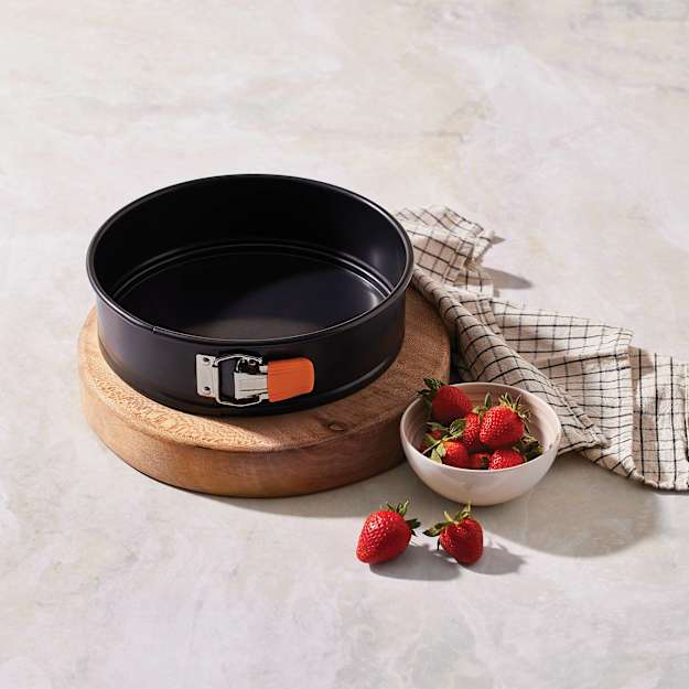 Le Creuset Toughened Non Stick Round Springform Pan 24cm | Kitchen